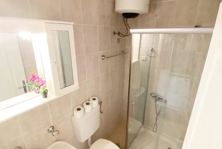 PRODAJE SE KUĆA SA 5 APARTMANA – DOBRA VODA, BAR  📍 Dobra Voda, Bar - slika 6